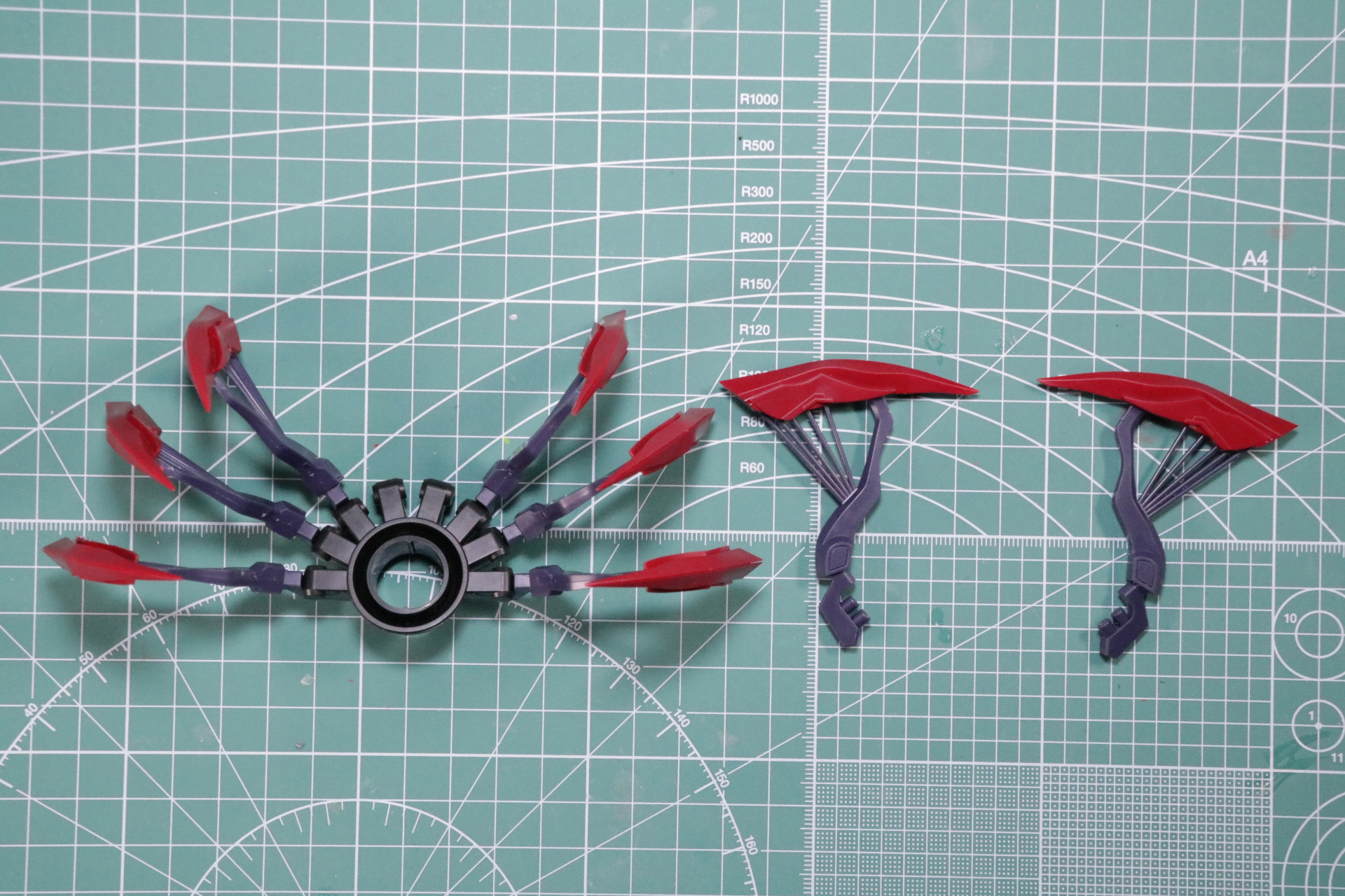 装飾の支えとなる部分は弦のような部分もしっかり再現されている