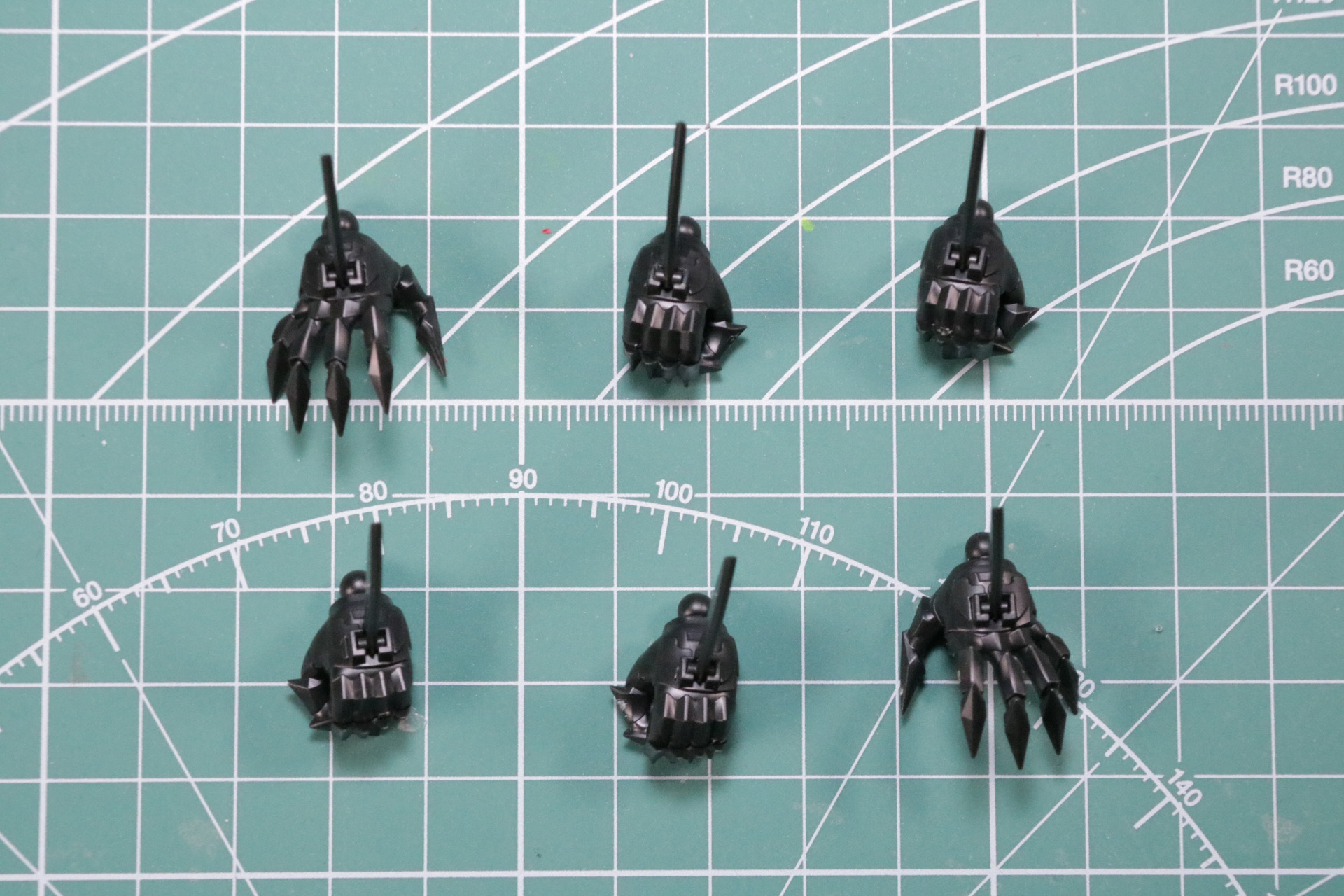 手首パーツは左右セットで3種