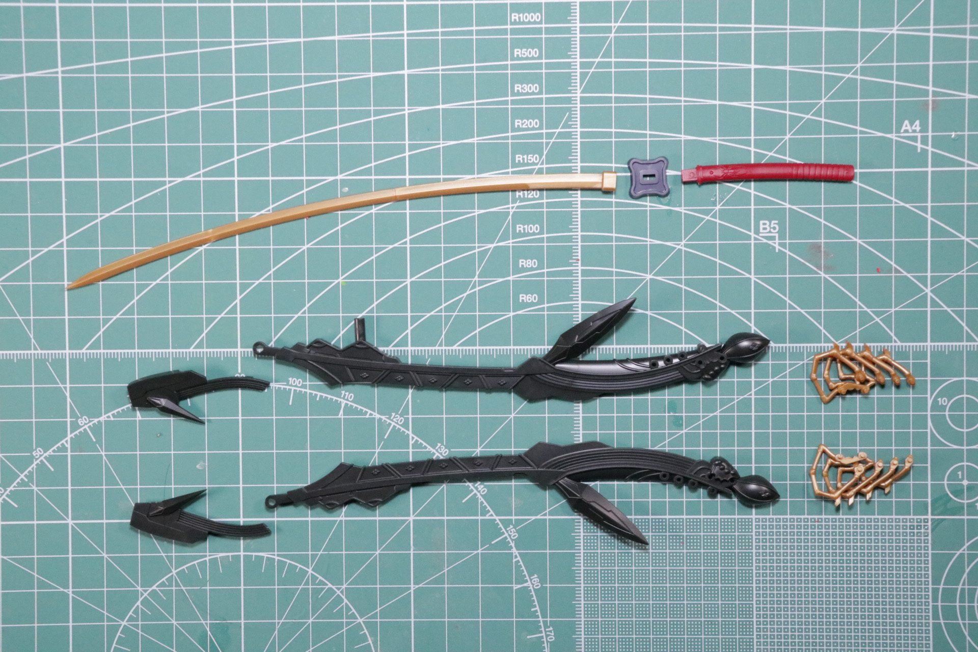 組み立て構造はシンプルながら、細かいモールドで惚れ惚れする造形美が表現されている