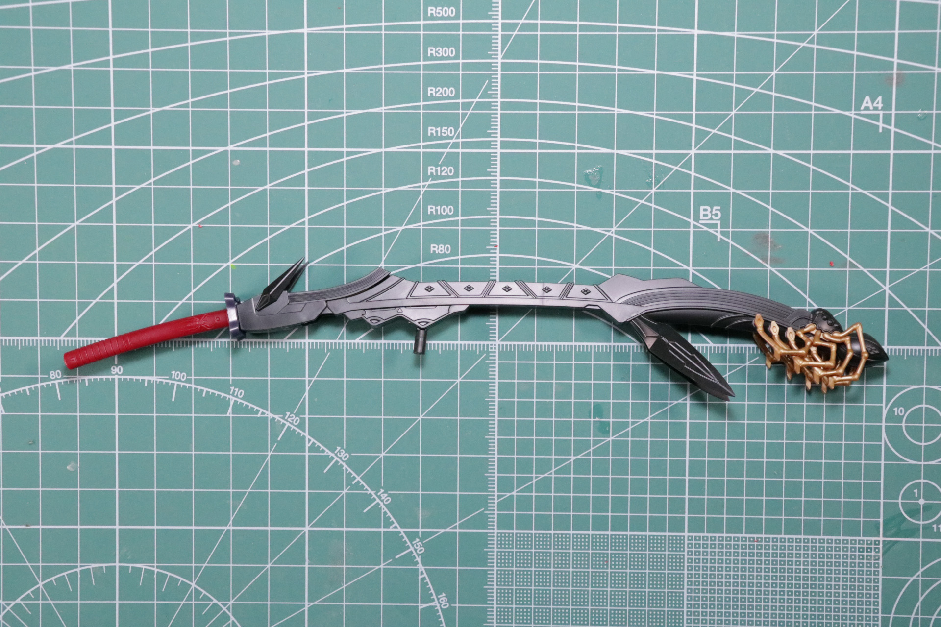 鞘に野太刀を納刀することができる