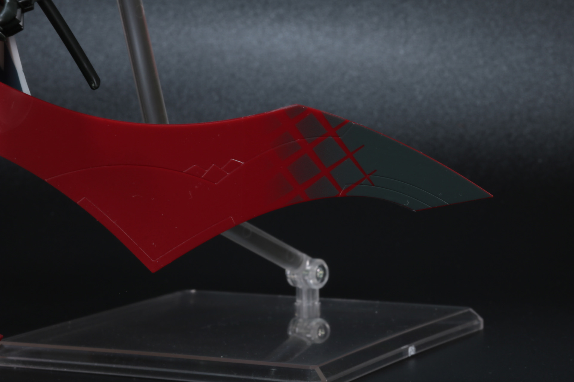 翼端部分にはグラデーションの入った水転写デカールで劇中イメージが再現されている