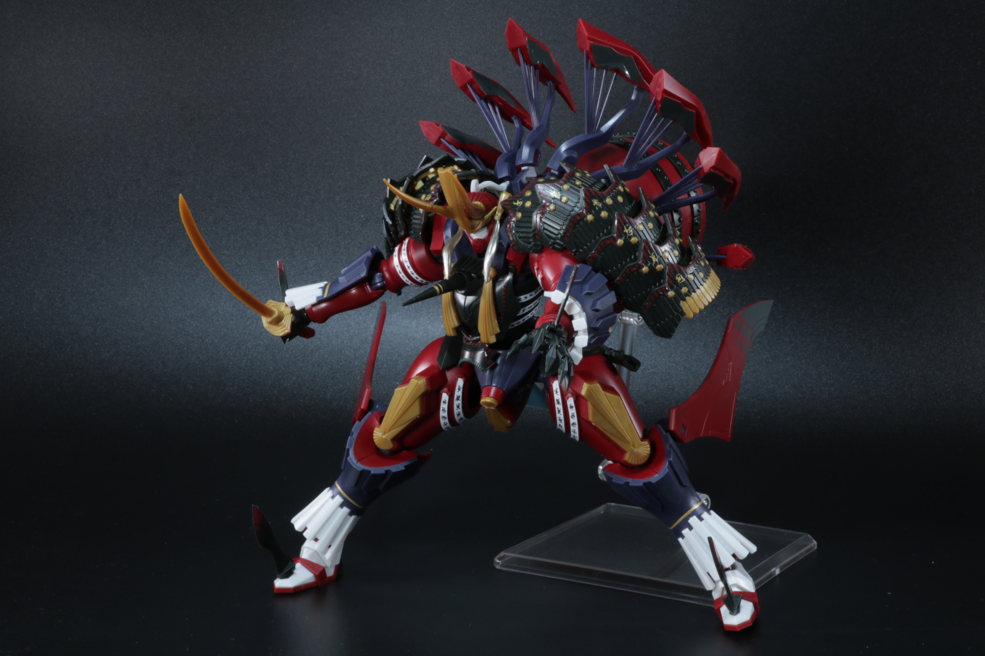 大見得を切るようなダイナミックなポージングも可能