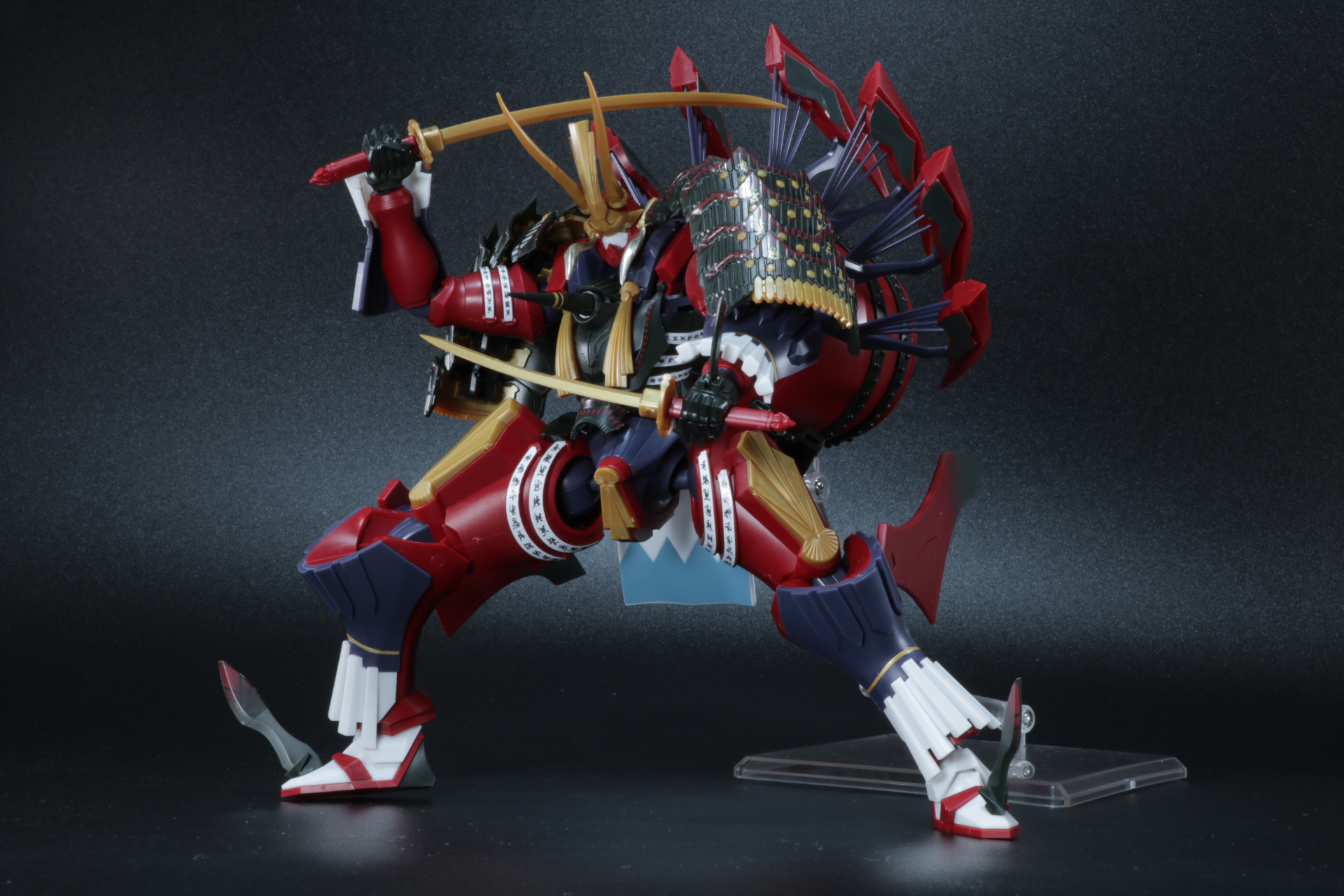 脇差を持たせた二刀流も楽しめる