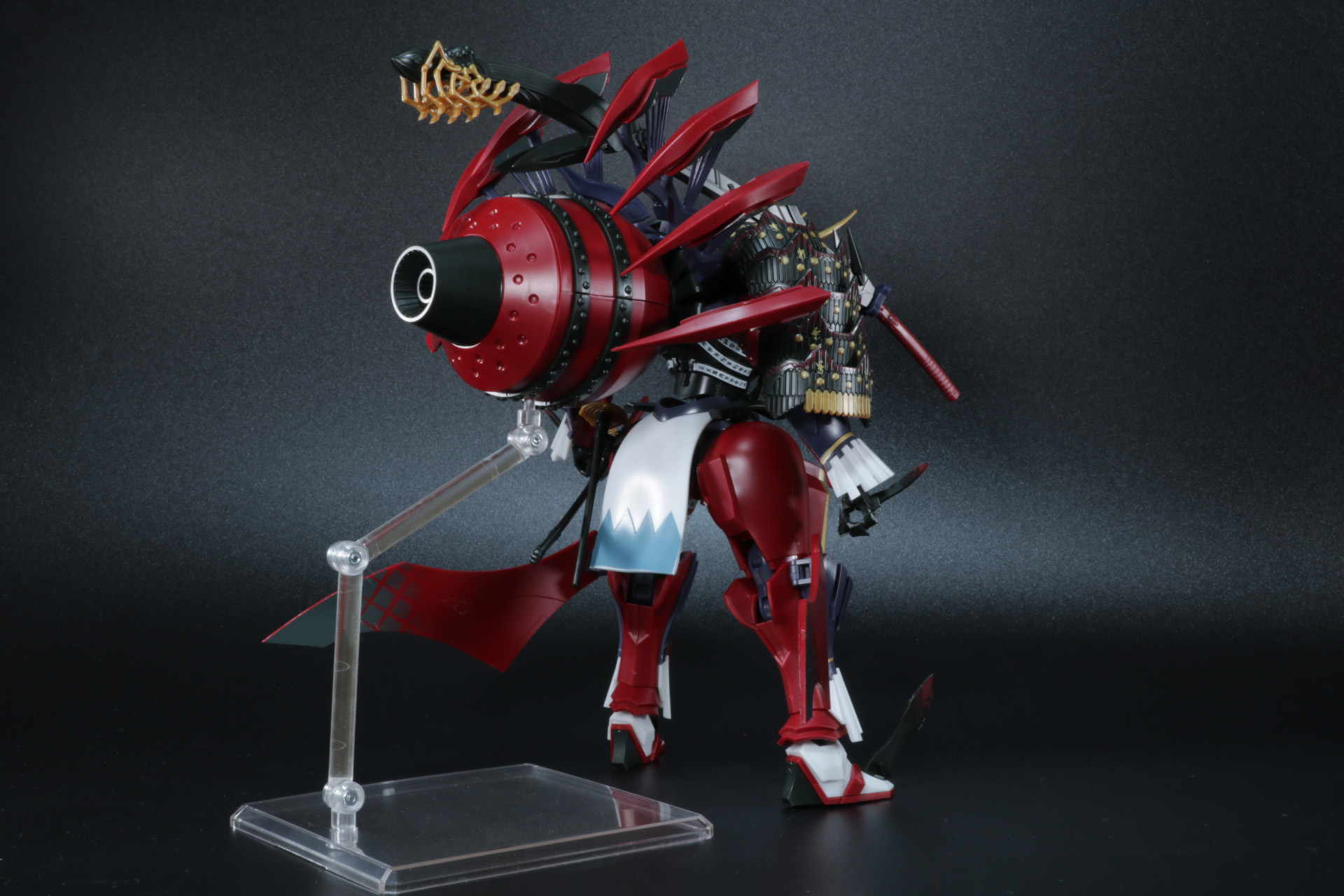 鞘は合当理まで伸びるインパクトあるサイズ感