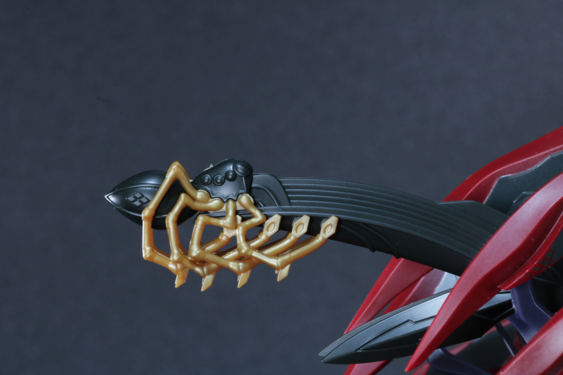 鞘の先端にある蜘蛛の造形されている