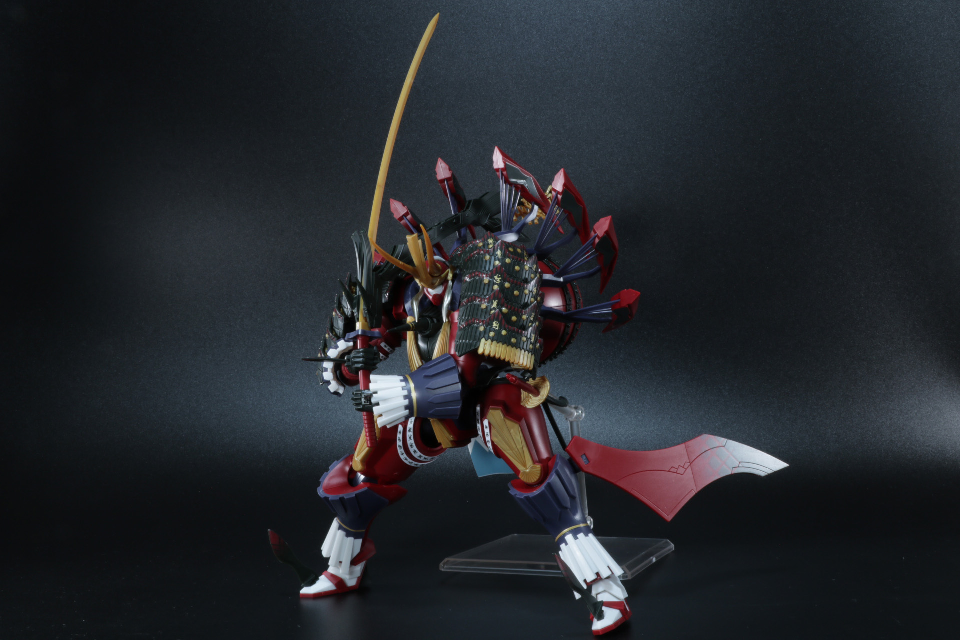 刀身を起こす抜刀ポーズも可能