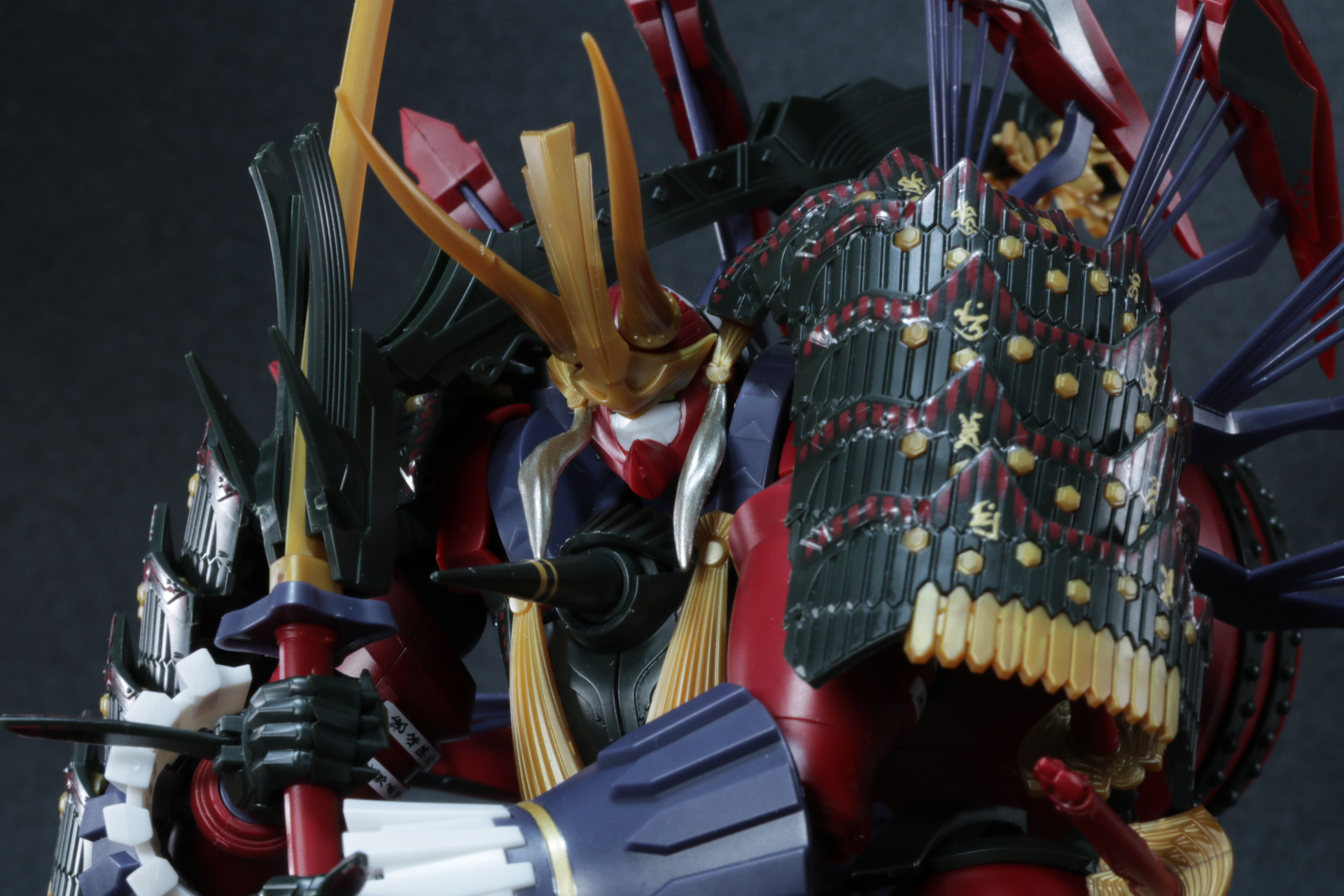 野太刀を振り下ろすアクション