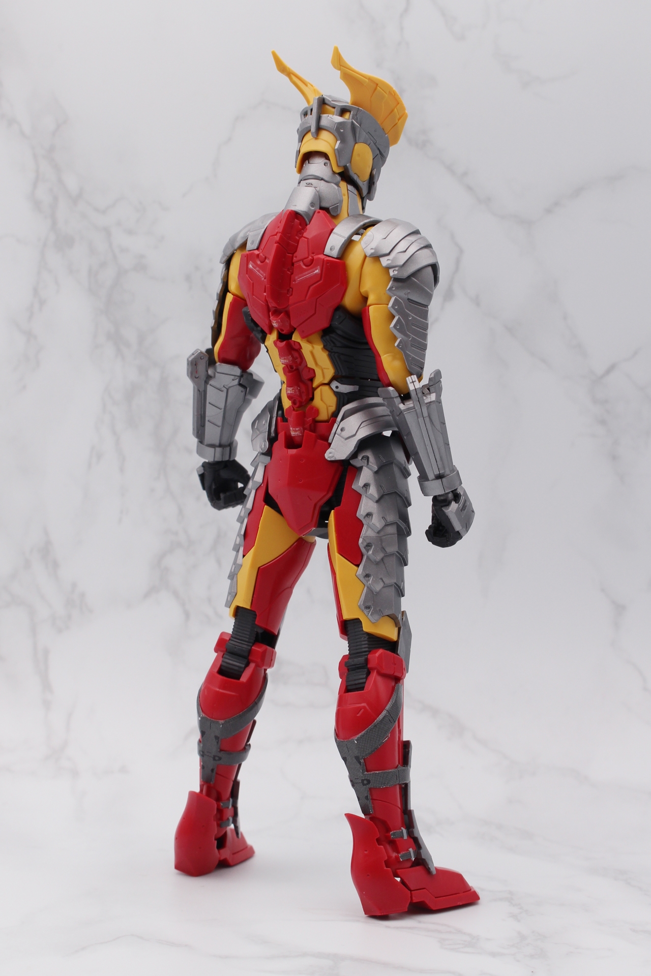ULTRAMAN SUIT ZERO〈SC仕様〉。ノーマルの青い部分が黄色となって、パワフルさを感じさせる姿となった