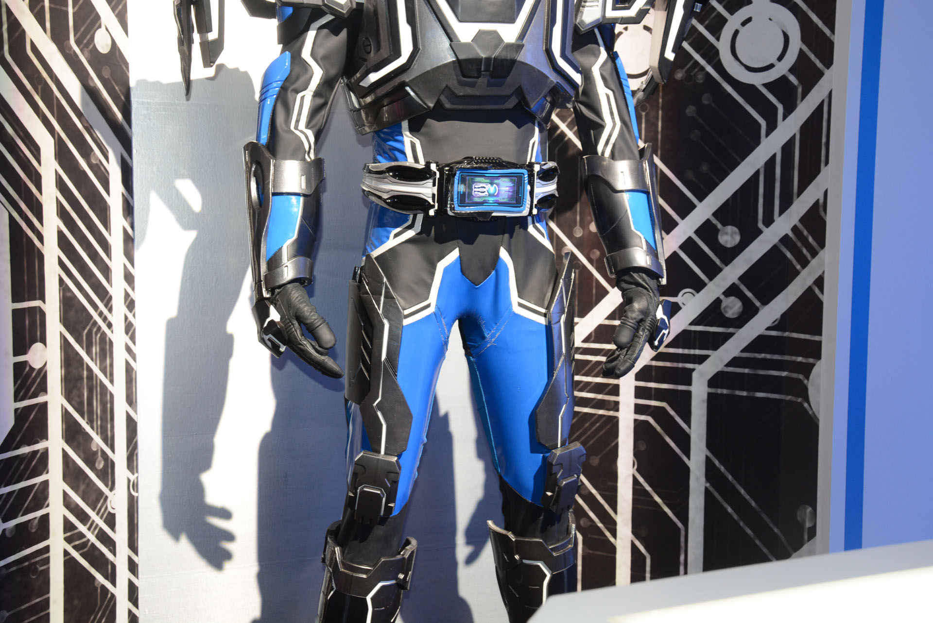 「CSMミューズドライバー」は中央のバックルが異なる。メニュー画面も「CSMファイズドライバーNEXT」とは異なったアイコンが確認できる