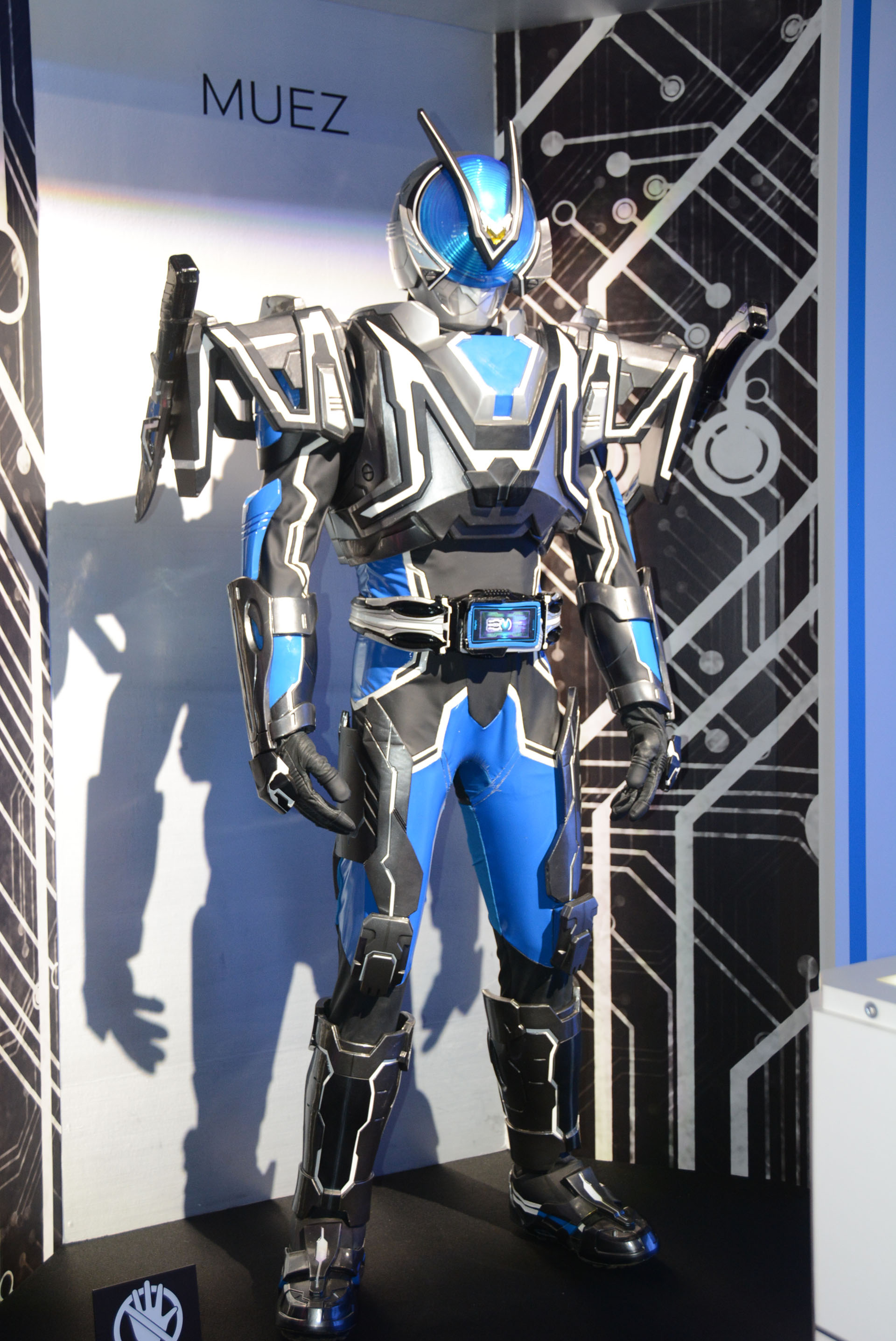 「CSMミューズドライバー」は中央のバックルが異なる。メニュー画面も「CSMファイズドライバーNEXT」とは異なったアイコンが確認できる