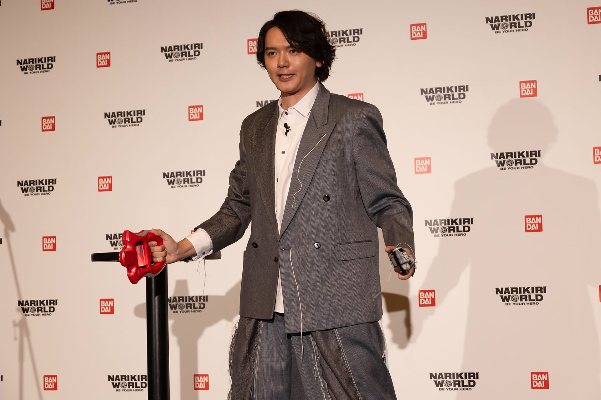 さすがヒーローと思わせる変身シーンの再現だった