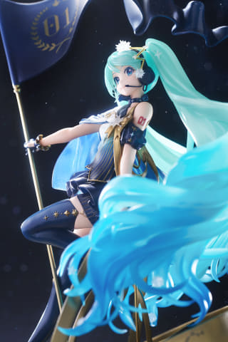 初音ミク」生誕15周年特別企画で「STAR」をテーマにした衣装の