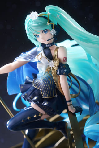 初音ミク」生誕15周年特別企画で「STAR」をテーマにした衣装の