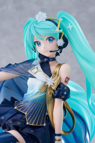 初音ミク」生誕15周年特別企画で「STAR」をテーマにした衣装の