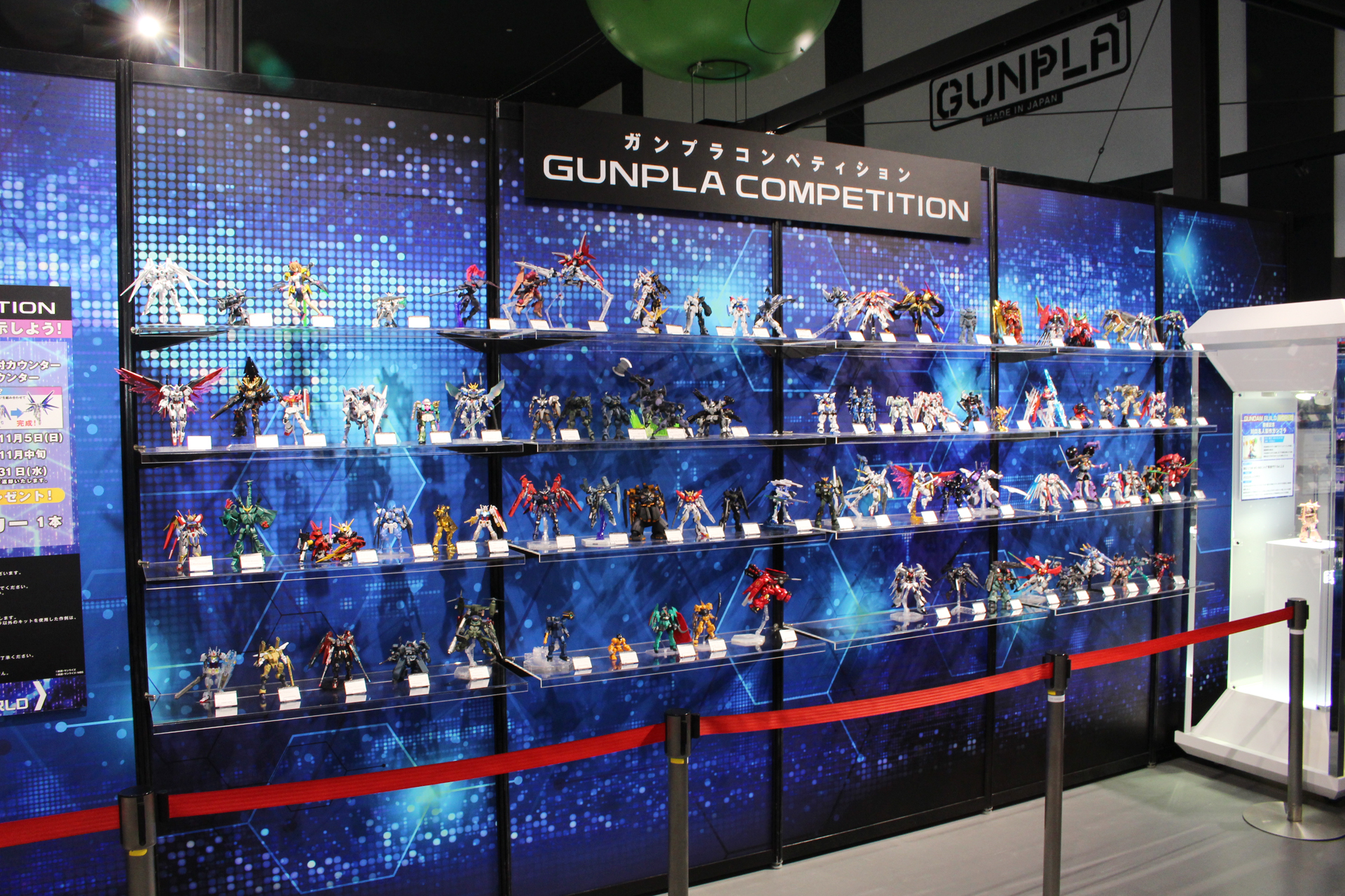 「ガンプラコンペティション」展示コーナー。2体以上のガンプラをミキシングして製作したものを持ち込むことで参加が可能