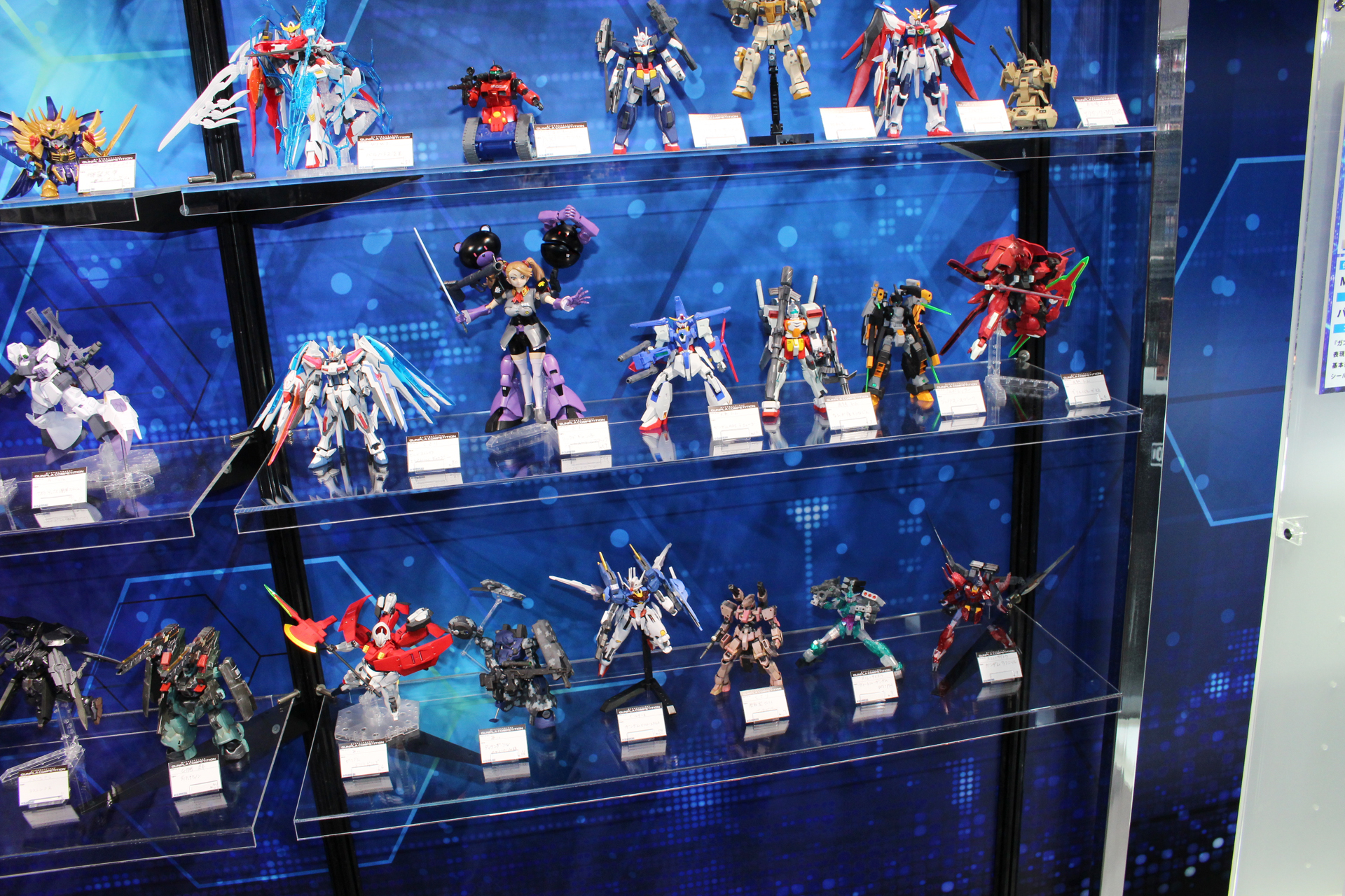 個性あふれる作品が勢揃い。会期中はここに展示され、参加者にはガンダムマーカーが1本プレゼントされる