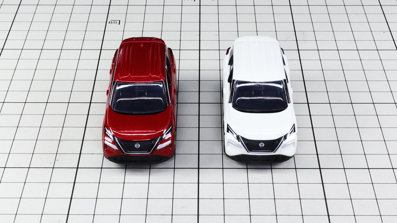 フロント：幅広VモーションフェイスがSUVらしさを強調