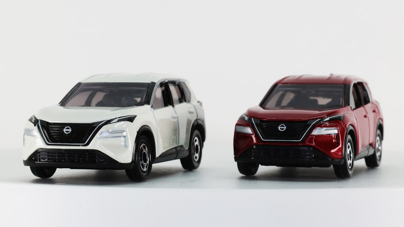 日産の顔“Vモーション”と灯火類を塗装で精密に再現しています