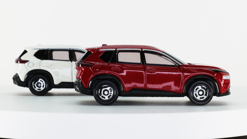 リアのコンビネーションランプはレッドでの塗装です