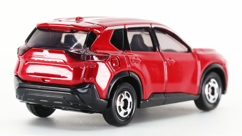 ボディのレッドと灯火のレッドの色味が違います