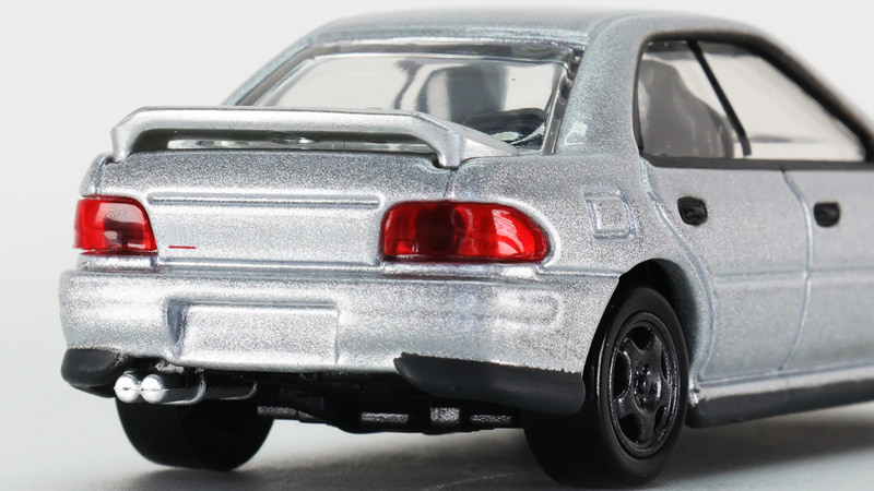 リアには“WRX”のロゴをプリントしています