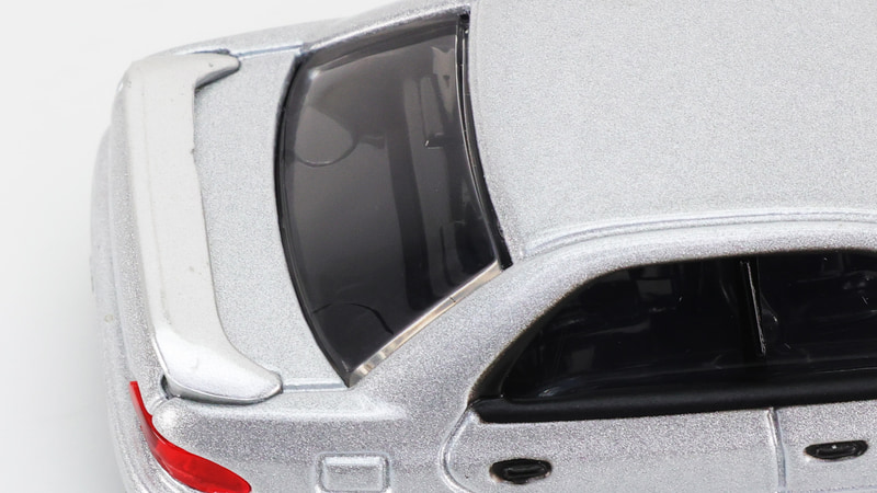 車内リア部にはスピーカーグリルがモールドされています！