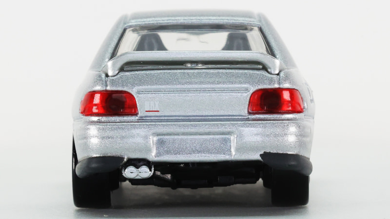 4ドアセダン車ということで前後シートがよく見えます