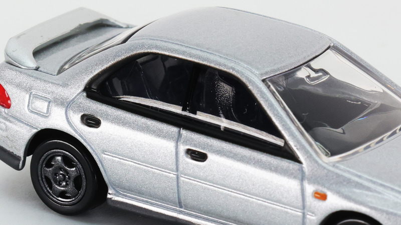 4ドアセダン車ということで前後シートがよく見えます