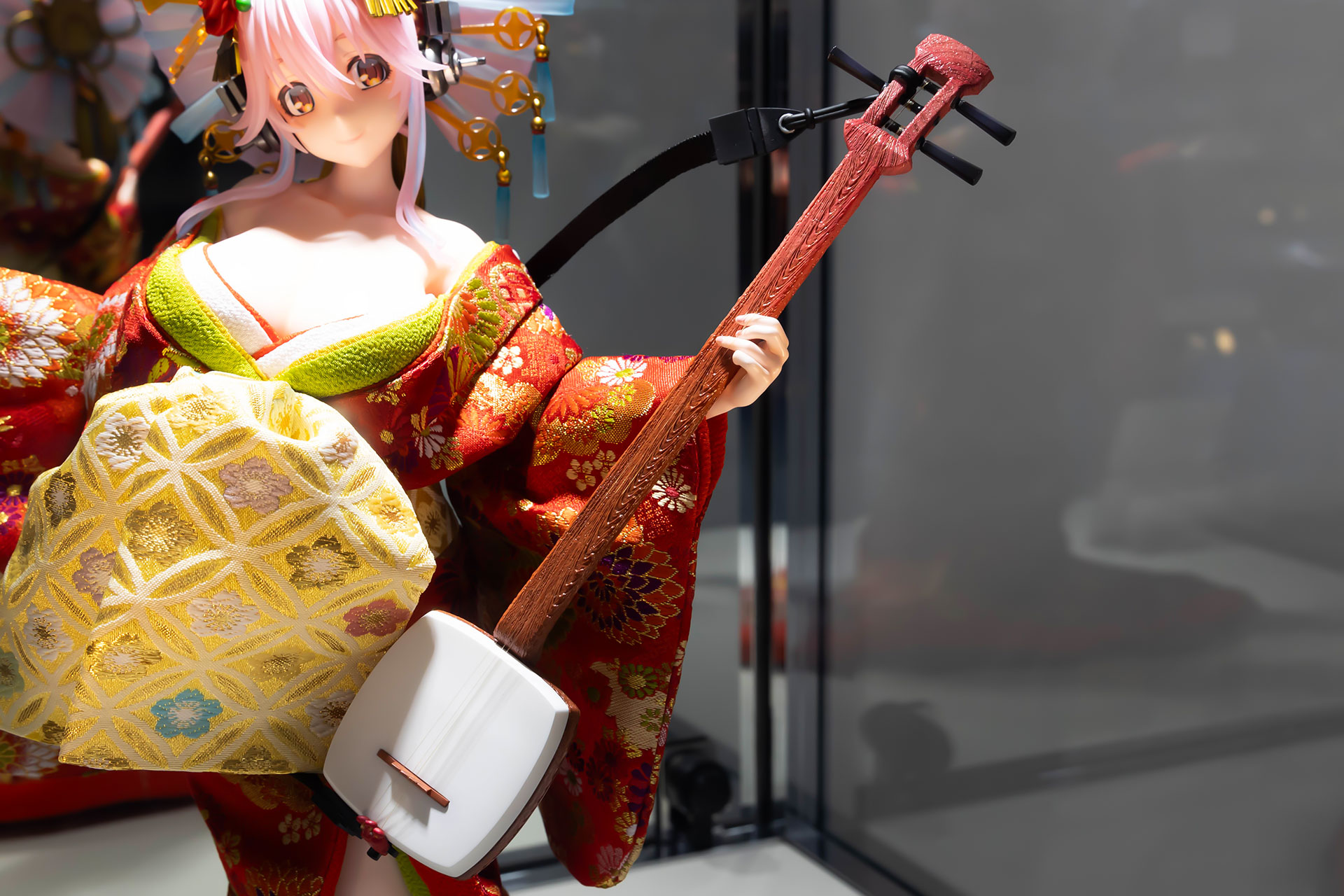 三味線もかなり本格的な作りになっている