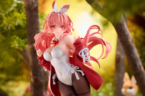 白ウサギちゃん Rosuuri フィギュア　アクスタ　OtakuToys Amazon | OTAKUTOYS 白いウサギちゃん 通常版 1/7スケール