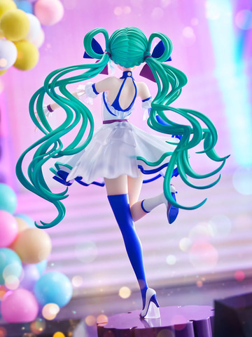 和色で彩る初音ミクのフィギュア「TENITOL NEO TOKYO Series