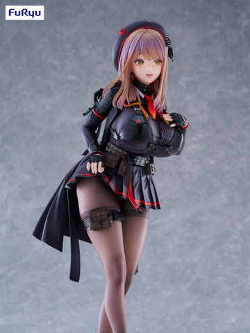 勝利の女神:NIKKE」より、可憐で豊満な「エマ 1/7スケールフィギュア