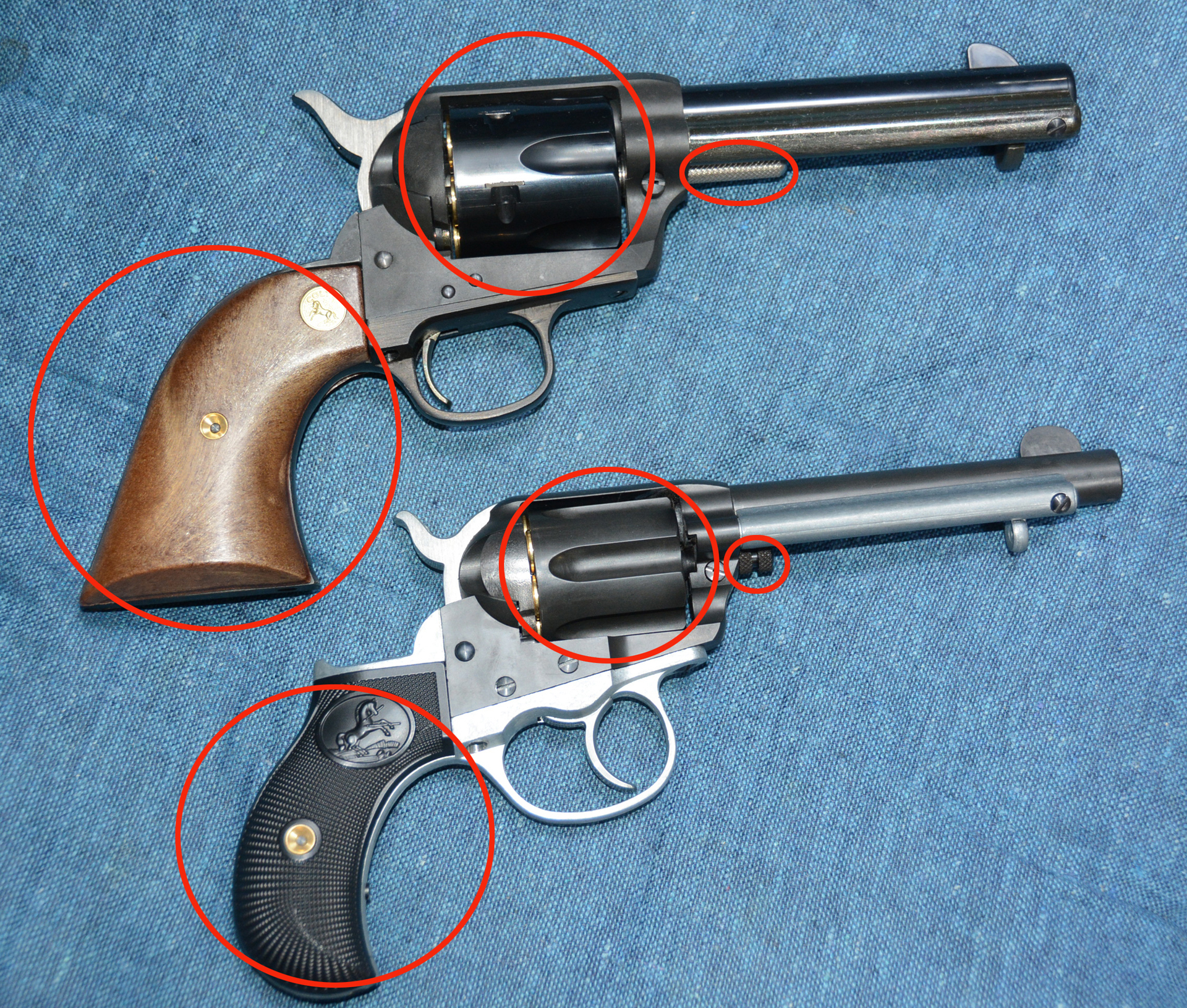 赤丸で印を付けたところの違いが目立つ。SAAのシリンダーはノッチが造型されている