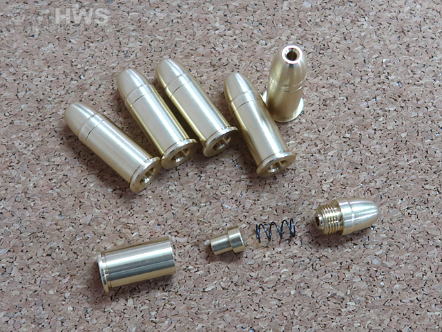 「ライトニング用.38口径ダミーカートリッジ(6発)」、3,960円。内部にスプリングが入っており機構へのダメージを防ぐのでたっぷりダブルアクションの空撃ちが楽しめる