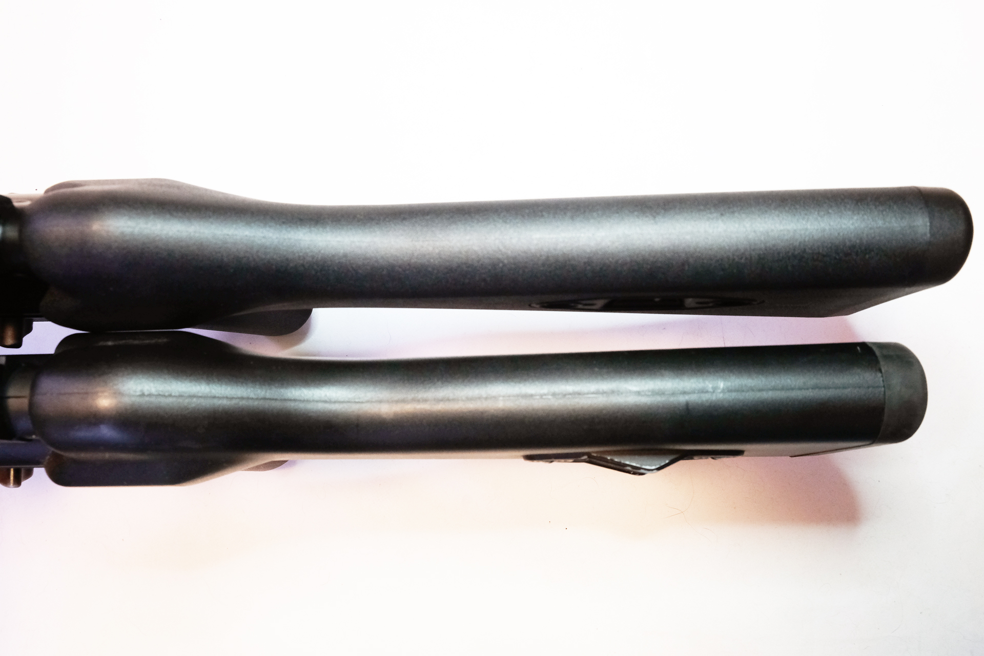 次世代電動ガン（上）スタンダードタイプ（下）