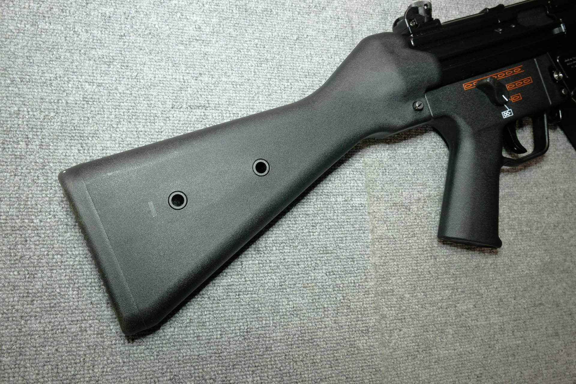 新造の固定式ストックは、再現度、実用性共に流石の仕上がりとなっている