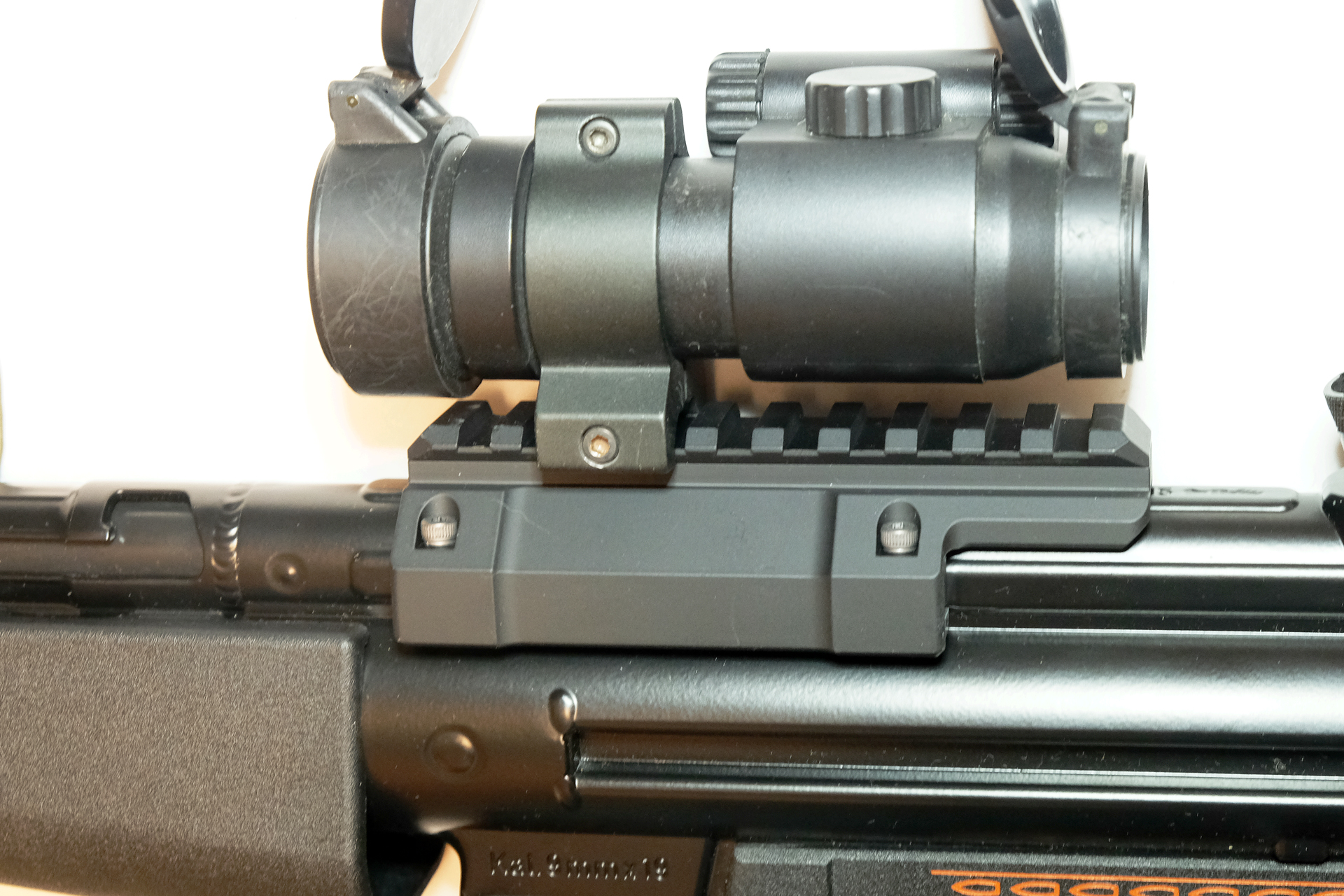 専用マウントベースは確り固定されて実用性が高い