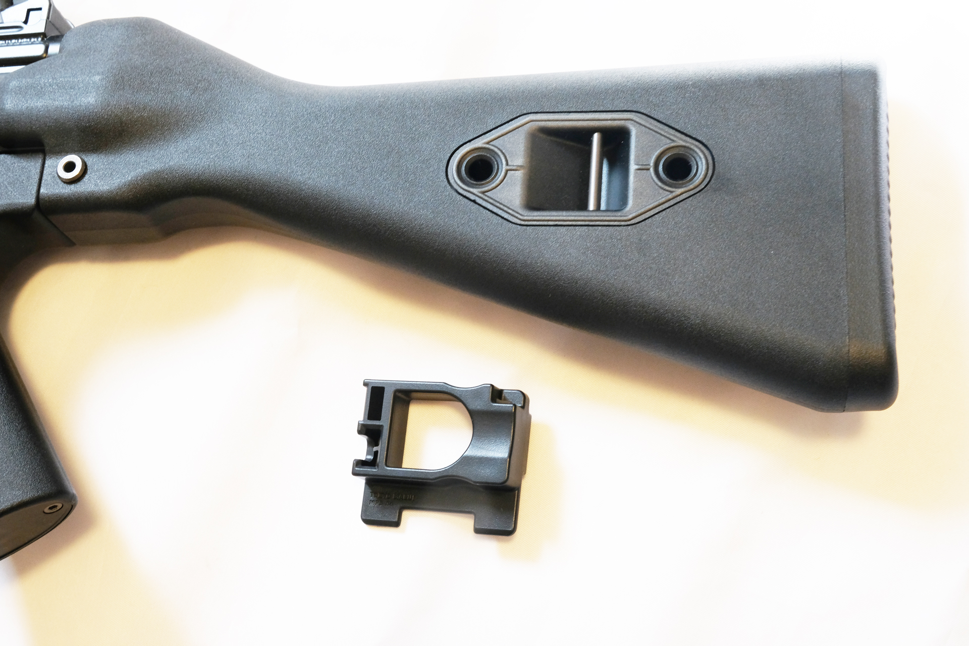 次世代電動ガン「MP5 A4」ならではの固定式ストックとリムーバー