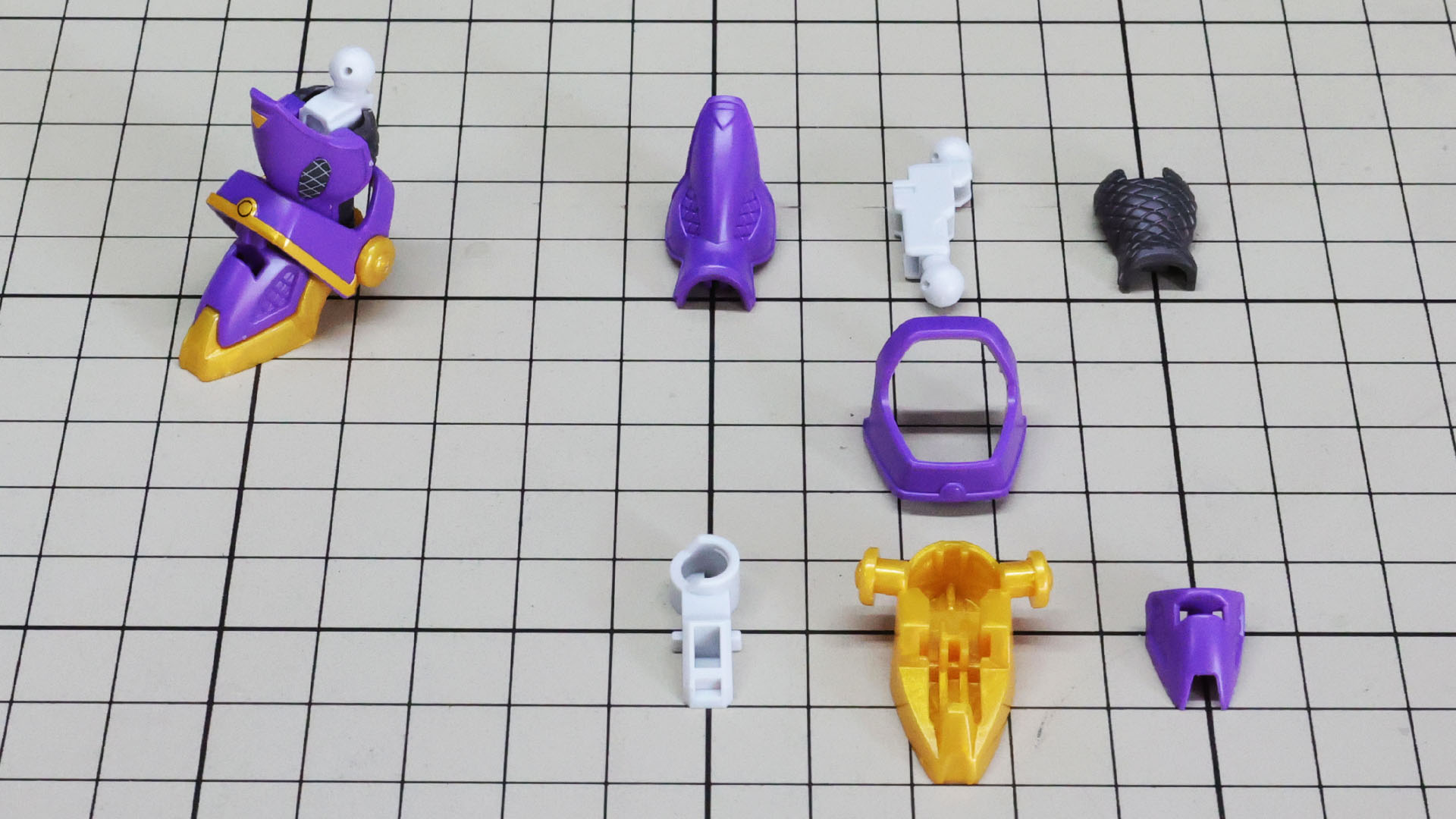 きれいなラインを描く各パーツが見ていて楽しくもあり、組むストレスもなくすばらしいバランスとなっています