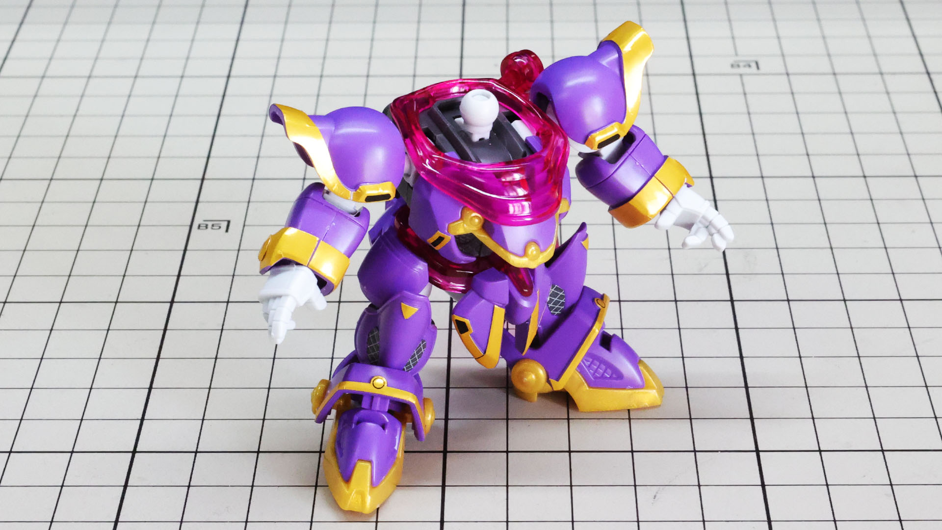 上半身と下半身をドッキングさせました。適度なカラーシールの配置で豊かな表情を見せてくれます