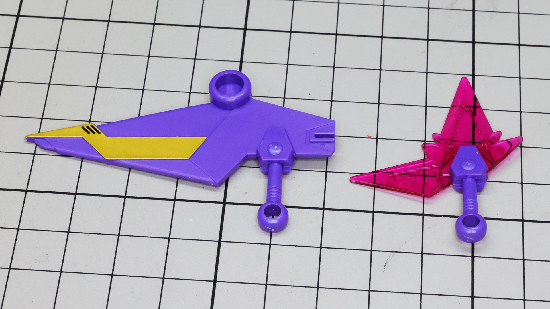 大苦無・改とビームシールドにそれぞれ持ち手を付けられ、ビームシールドは“仕込ビーム苦無”と呼びます