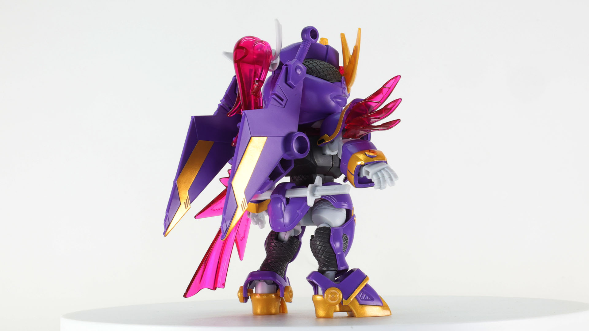 伸びた手足と肘・膝関節の効果でアクションがさらに美しくなります