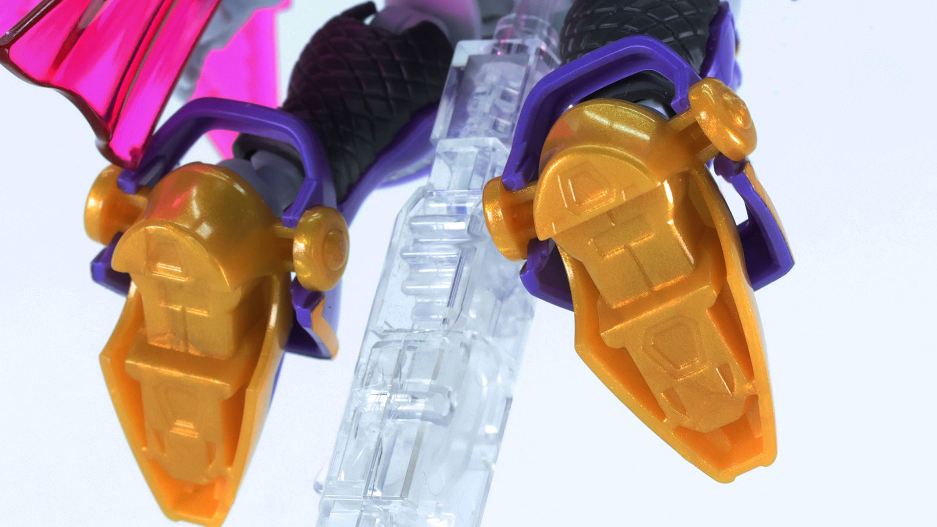 ソール底は一体成型でディテールもカッチリしています