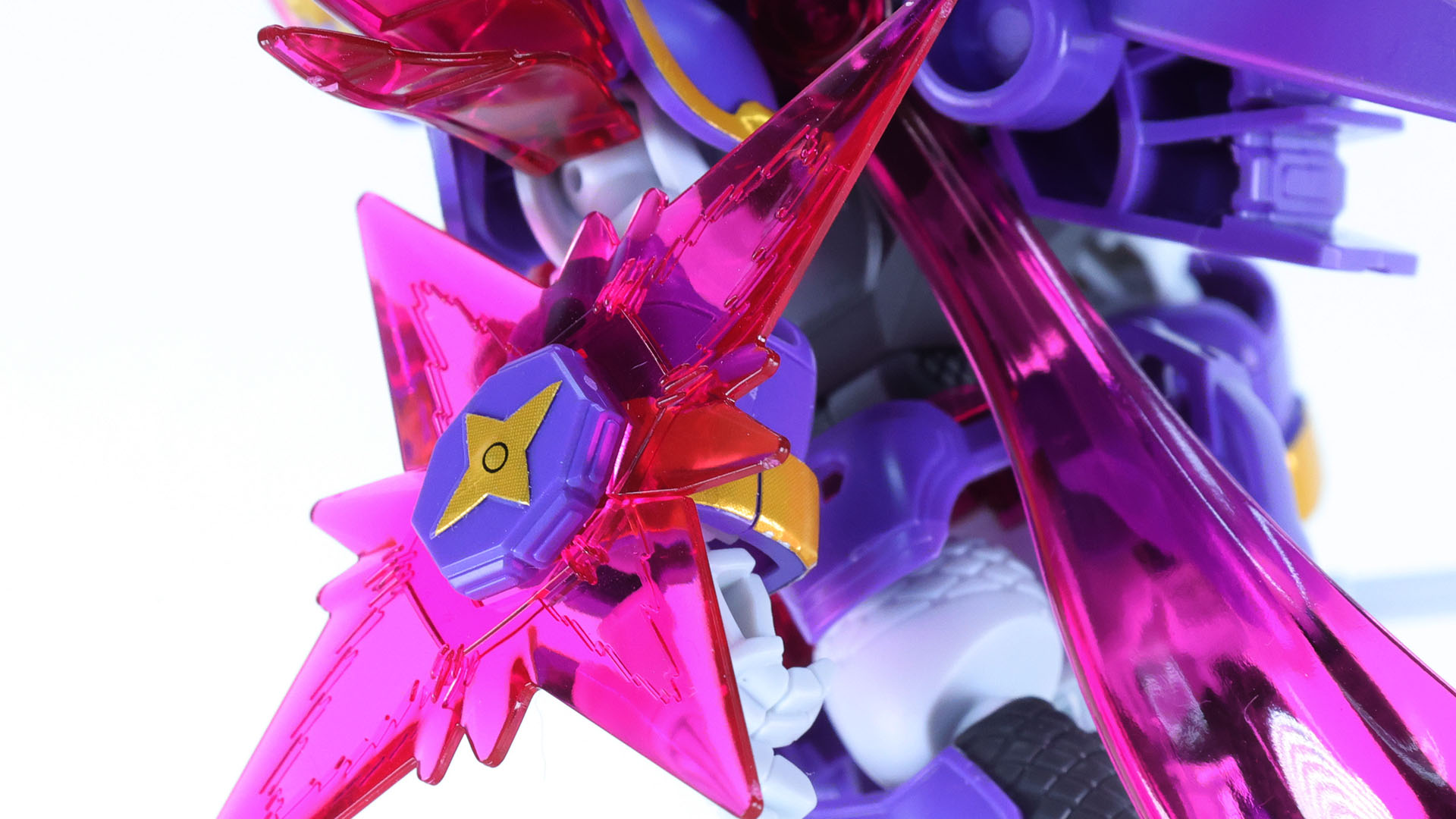 ビームシールド大手裏剣のビーム刃にはディテールがモールドされています