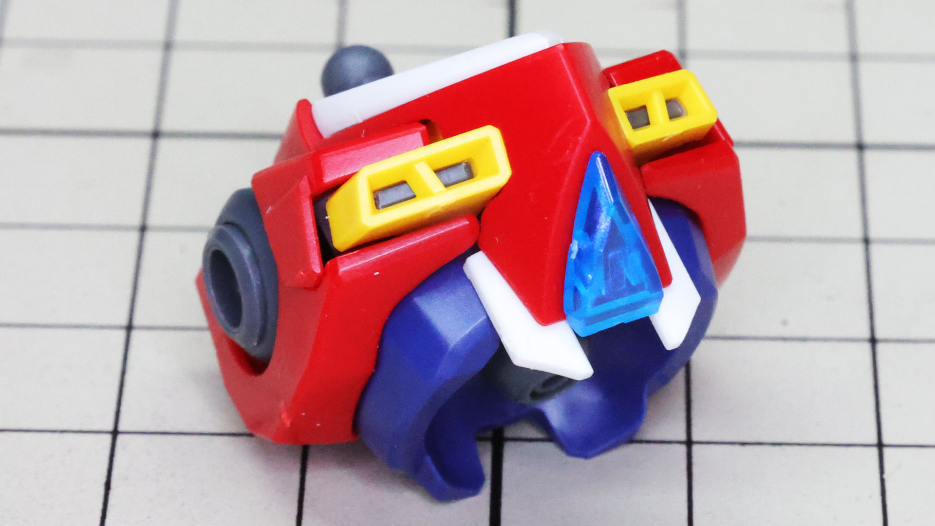 腹部にはプラフスキー粒子放出のためのクリアパーツがあります