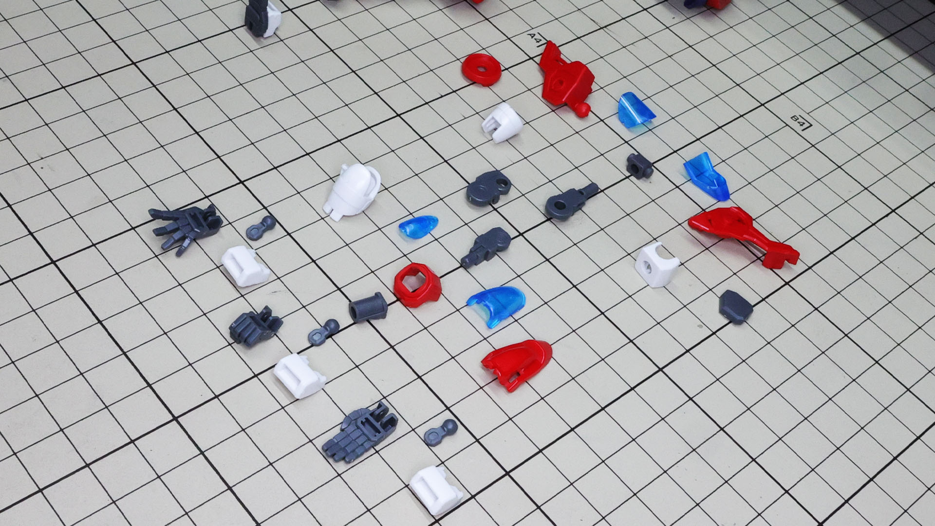 右腕は既に組んでありますので、ここでは左腕を組んでいきます