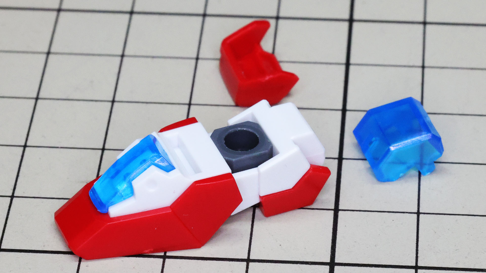 足の甲、かかとにあるクリアパーツが新鮮なソール