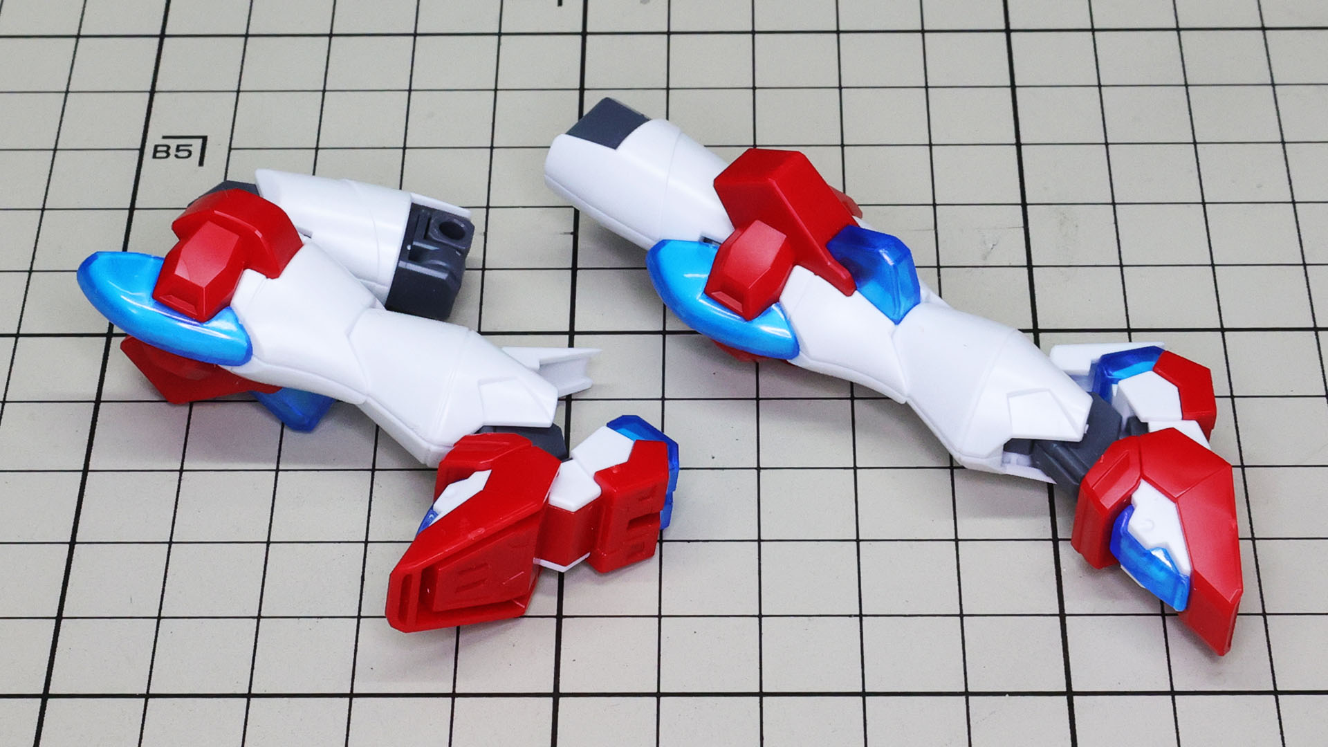 膝関節がぐぐっと折り曲げられるので派手なアクションも決まります