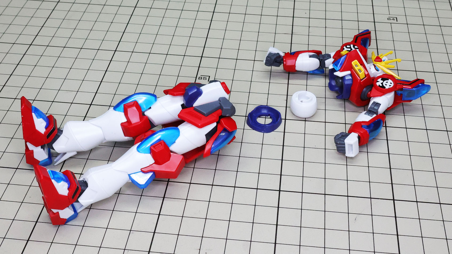 さらに腹部のパーツも追加して上半身とドッキング！