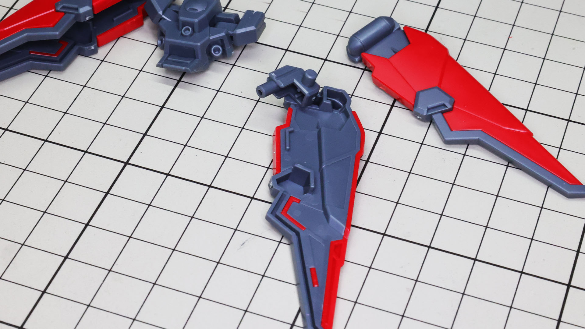 片側に2枚のウイングを装備します